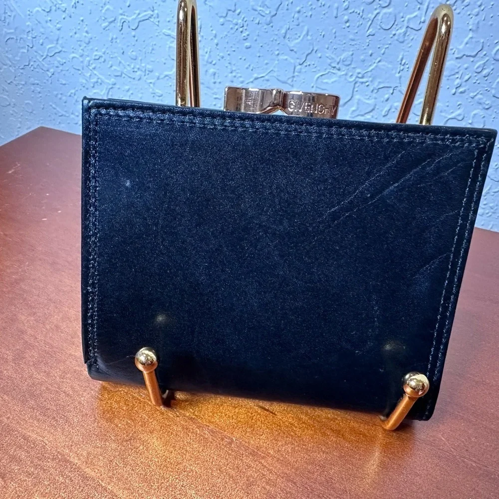 AUTH GIVENCHY VINTAGE LOGO
LEATHER COMPACT WALLET PREOWNED BLACK - Picture 4 of 9